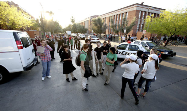 Gun report locks down UA buildings, but no man carrying weapons is found